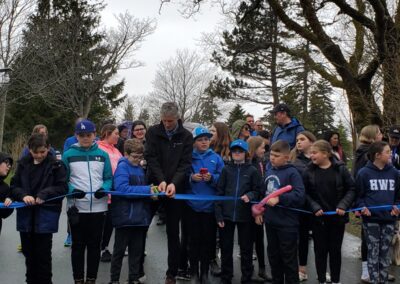 Tom Davis cutting ribbon at Kids Help Line Walk